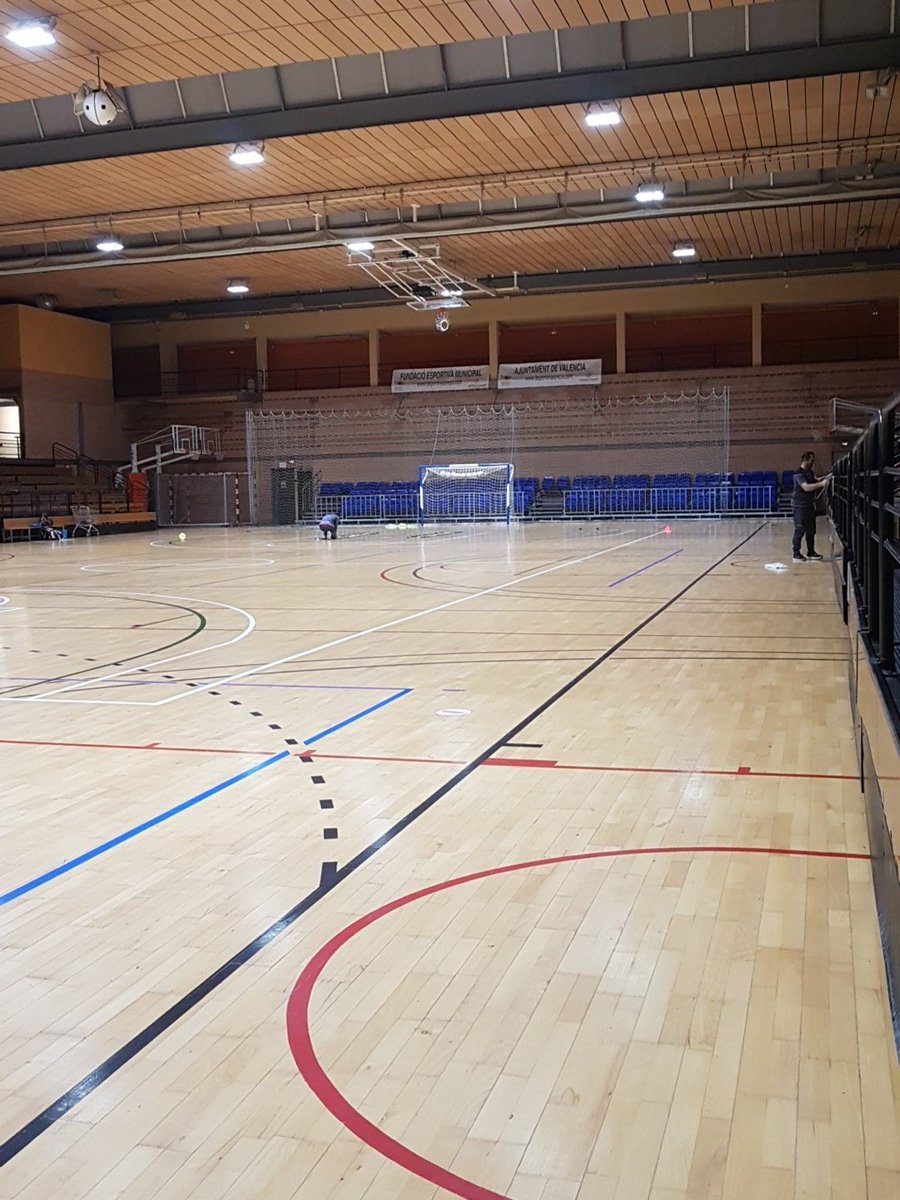 Pedroqc87's tweet photo. Ya estamos en Valencia, a partir de las 20:00 en El Cabanyal @JaenFS vs @LUDfutbolsala #gojaen https://t.co/FdltdERoQa