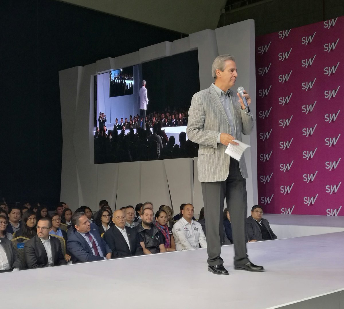 FestivalSWITCH's tweet photo. "Los buenos empleos dependen de la inversión de conocimiento, de la innovación y de nuevos modelos de negocios"
@hlsantillana https://t.co/BSeXw8Jp7g