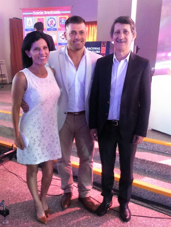 BancodeCordoba's tweet photo. ¡Una vez más #Bancor acompaña al @FestivalJM! El Gerente General, Víctor Penida y Roxana Coronel, Gerente de Prensa y Difusión de Bancor, junto a @tottis_nicolas Presidente del Festival de Jesús María. #EDICION53 #FESTIVALJM2018 https://t.co/B7okNVrnnf