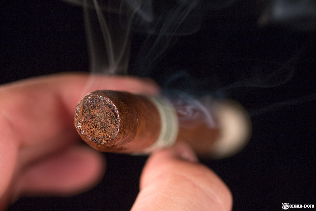 SumatraSamurai's tweet photo. REVIEW: Cloud Hopper No. 53 is the 1st cigar from Edition One Inc., a new brand from @warpedcigars owner @kylegellis and brother Devin Gellis: https://t.co/8sAyMuhny2 https://t.co/g1tfLiMROd