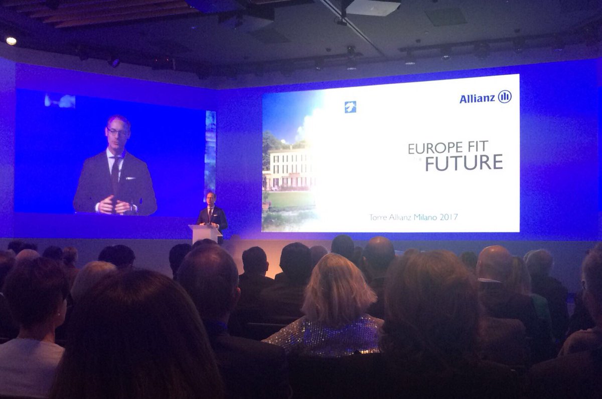 Villa_Vigoni's tweet photo. L'ospite della #VigoniLecture17, l'Amministratore Delegato di @Allianz Oliver #Bäte, inizia il suo intervento: 

"Dimentichiamo troppo spesso l'importanza dell'#Europa per i cittadini. Dobbiamo renderla resiliente alle crisi" https://t.co/32px5ZWCwr