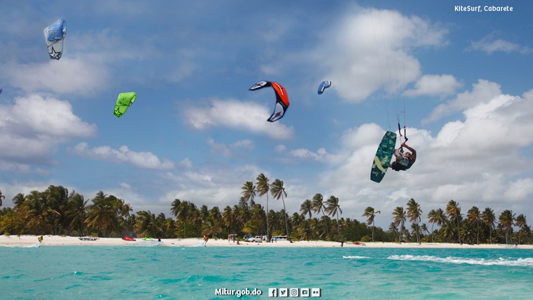 TurismoRD's tweet photo. Déjate llevar por el viento y las olas de #Cabarete. 🌞🕶🌴 #PuertoPlata #Kitesurfing #KiteClub #DescubreRD #TurismoInternoRD #DominicanRepublic #DRHasItAll #RDLoTieneTodo #TheCaribbean #Beach #Adventure https://t.co/sJXMrqoSYG
