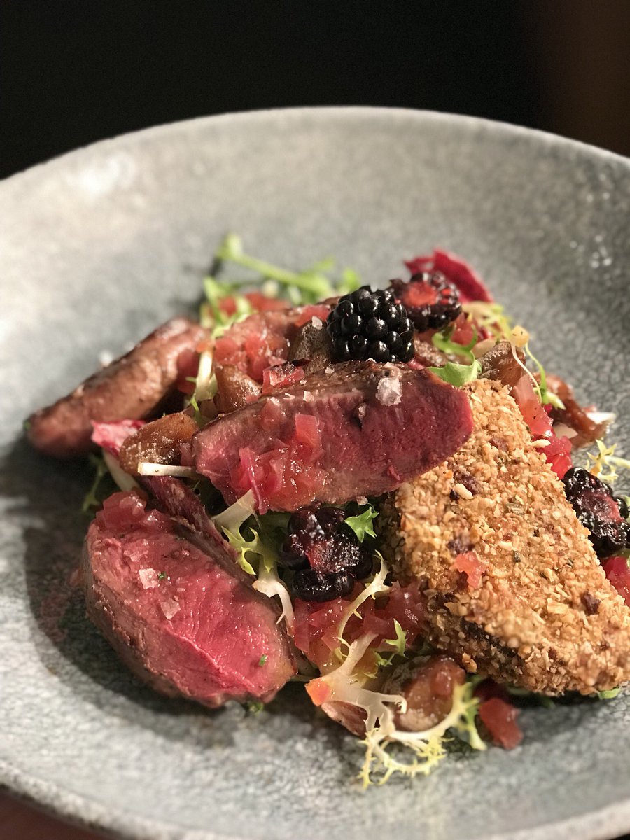 GreatEccPub's tweet photo. Warm pigeon and chestnut salad with haggis fritter, whisky and blackberry dressing https://t.co/ymd32TFChl