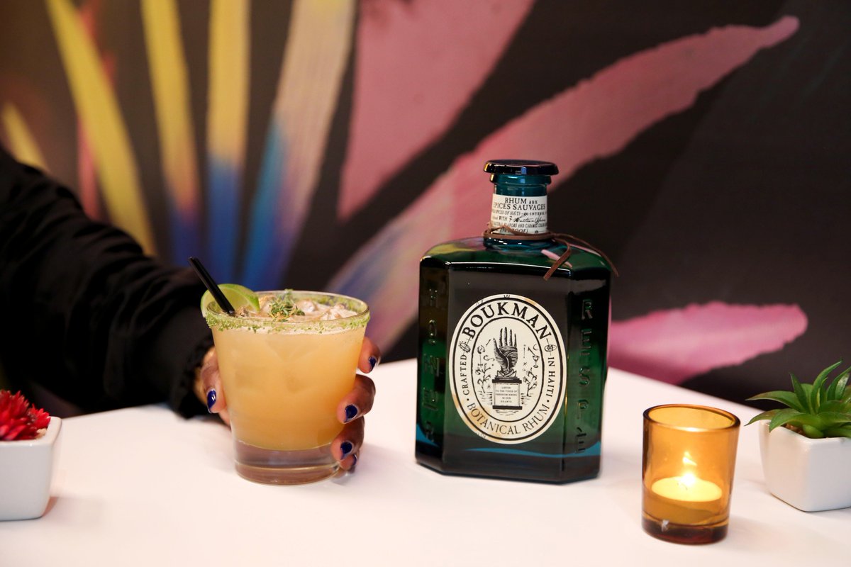 #WEEKENDGOALS: Boukman Rhum in the "Wavestorm" cocktail at Taco Dumbo's 52nd Street location: our delicious botanical #rhumagricole alongside apple cayenne juice, creme de cacao, apricot liqueur, and Angostura bitters. Pair with tacos, obviously! #cocktails #nyc
