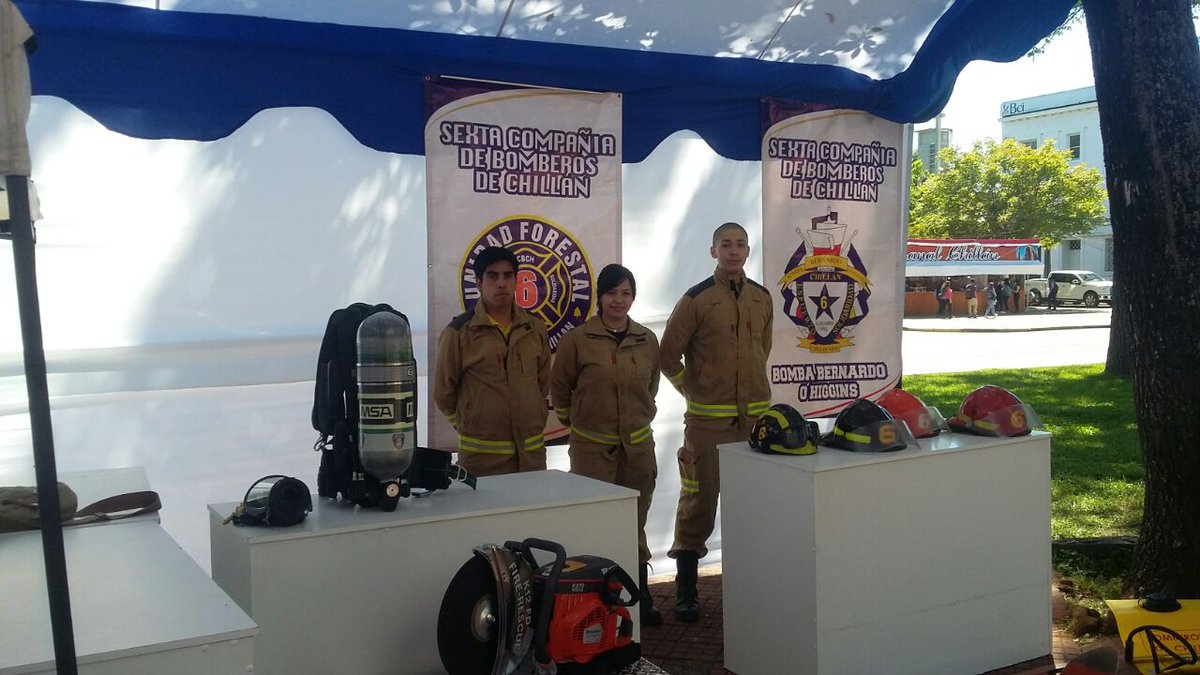 bomberoschillan's tweet photo. Continúa la participación de Bomberos Chillán en la FIC Ñuble 2017 https://t.co/FJyAzreIrP