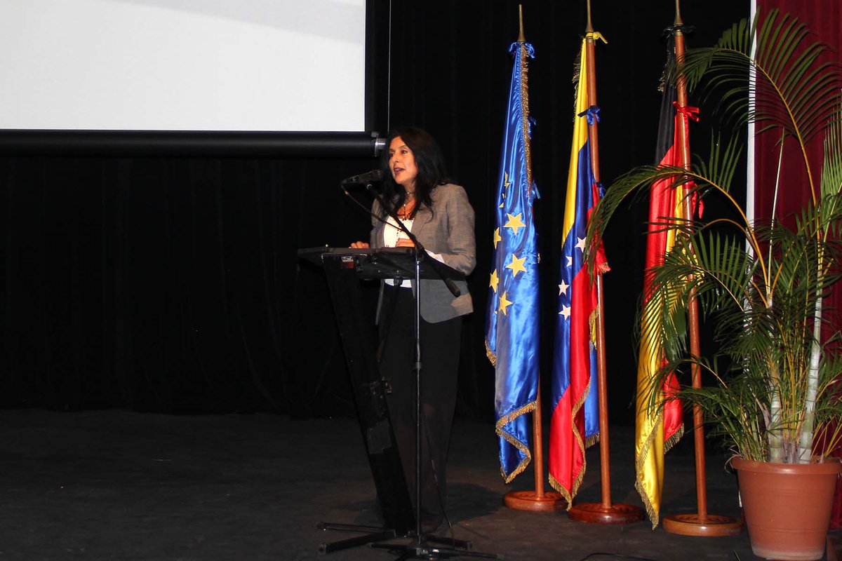 A_Metropolitana's tweet photo. La #AMC a través del #IMUTC plantea la plataforma @caracasen1click en el Sexto Foro de Ciudades Sostenibles, mostrando vanguardia tecnológica que procura la creación de ciudades inteligentes. #10Nov https://t.co/5IdvNHeqgi