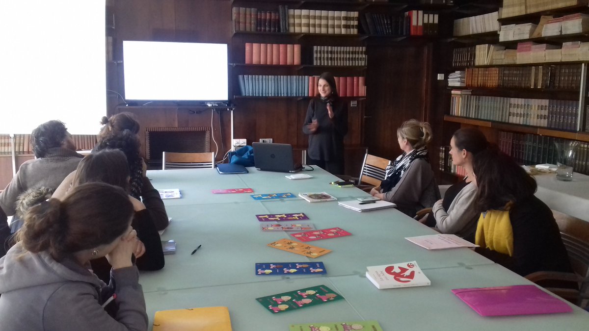 ManonSalinDlpg's tweet photo. Atelier de présentation #LanguedesSignespourbébé /communication par signes associée à la parole, au sein de la #MaternitéduBois #ramsaygds. https://t.co/YBExUXj7j8