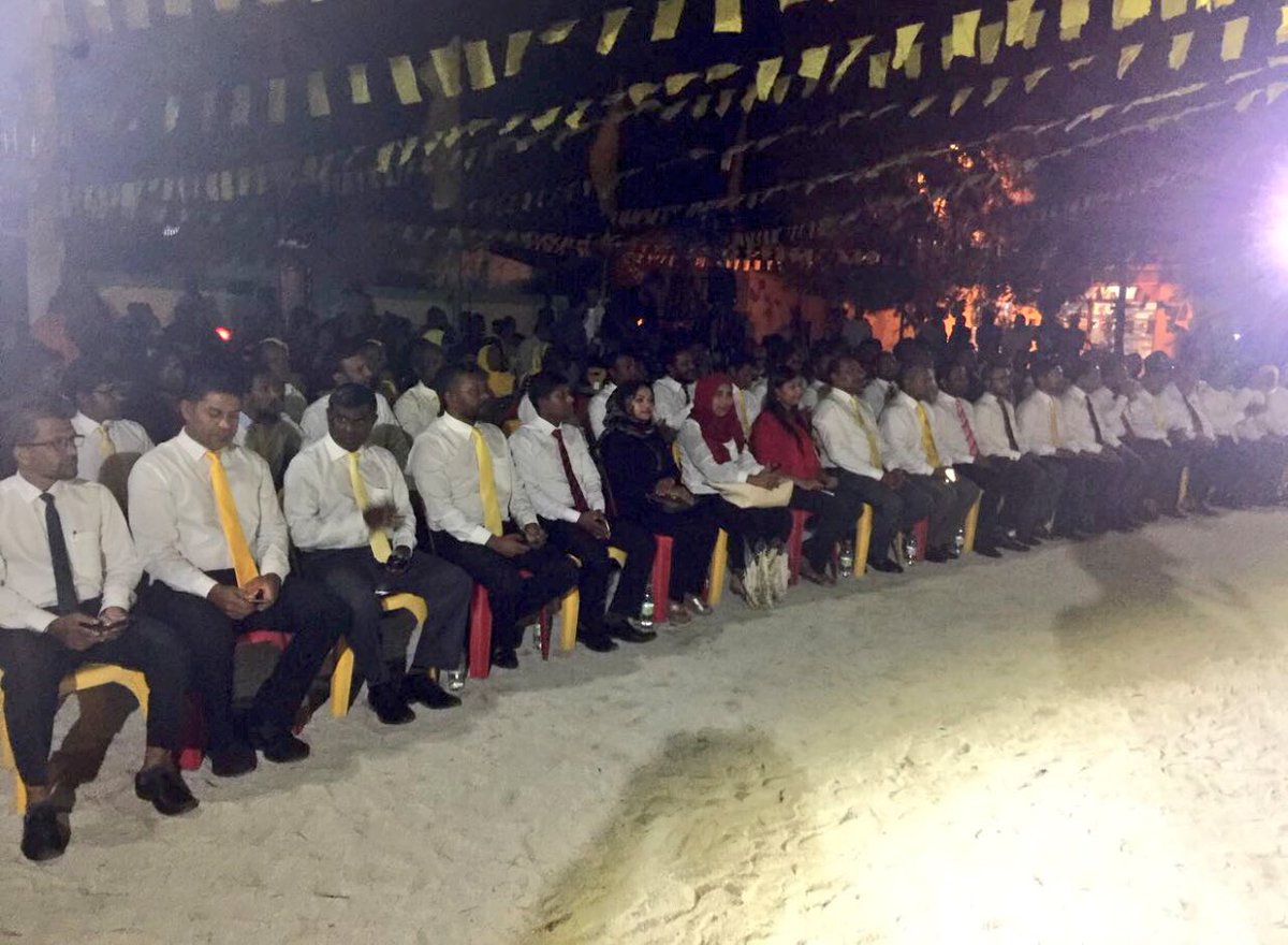 IllathHassan's tweet photo. #RayyithungeBadhalu 🇲🇻
Gulhifaivaa Siyaasee Partythakun Baavvaa #R_ Maduvvari Jalsa Kuriyah dhanee
#MaduvvariJalsa #SaveMaldives #RN2018 https://t.co/r098R7mxh5