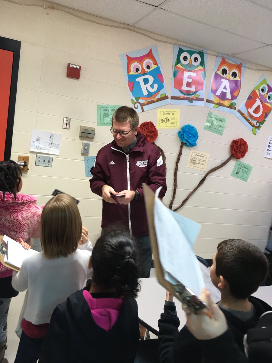 KVEBlueJays's tweet photo. #CareerDay #ExpandingOurKnowledge Thank You to All the Volunteers!!  #YouRock https://t.co/Q7M6O1yztL