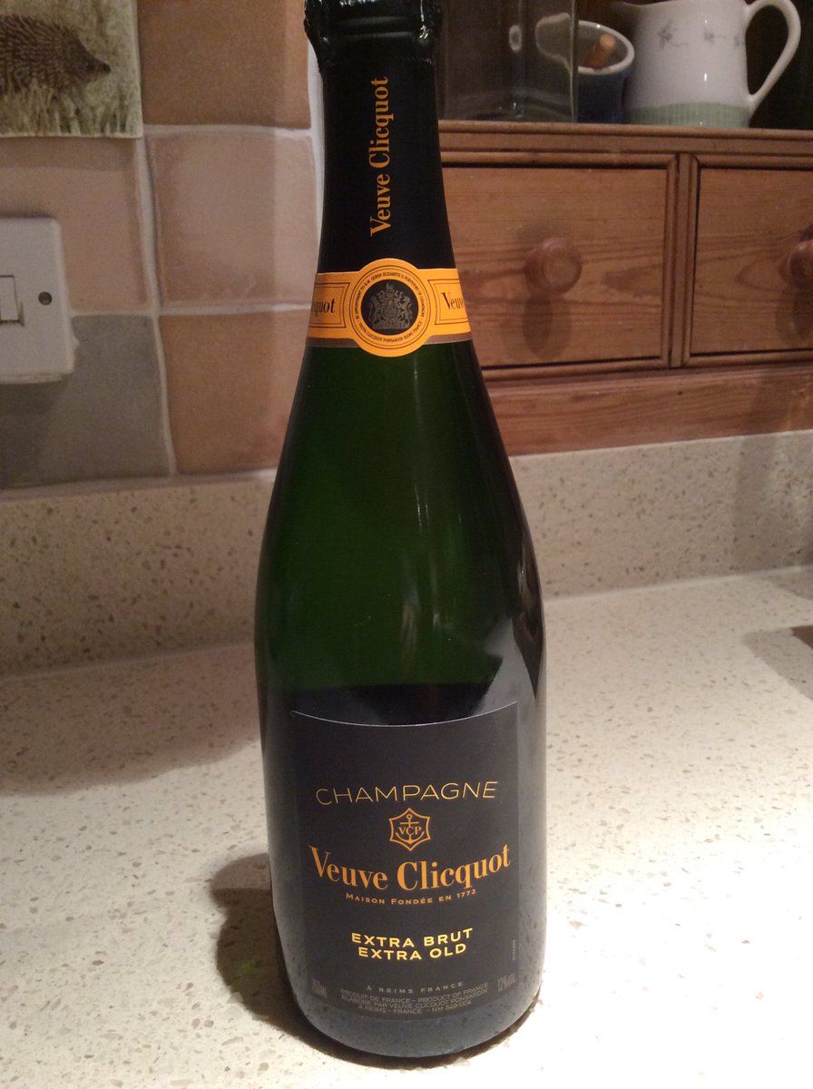 edsi100's tweet photo. #FridayFizz is back with this beauty from @VeuveClicquotUK #ExtraBrut #ExtraOld I love the wine and the packaging https://t.co/AJ7YFw9h9t