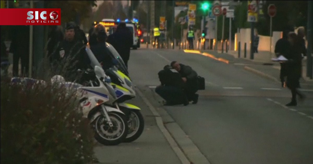 SICNoticias's tweet photo. Homem atropela várias pessoas no sul de França, três feridos, dois deles graves https://t.co/PjDn6VxWAo https://t.co/OToGGmHe8M
