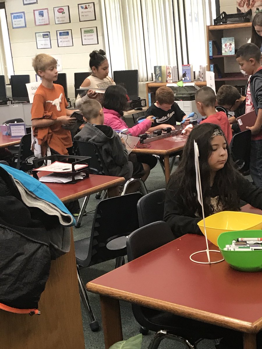 Fun with maker space in the library <a href="/Buda_Bulldogs/">Buda Elementary</a> #BESInpire