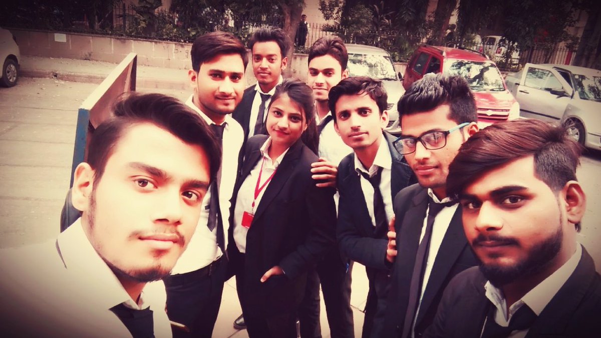 Shoaibmalik1997's tweet photo. #SupremeCourt 
#events
#shoaib rehman https://t.co/4wNp17sB62