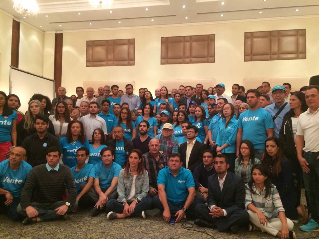 Vente_Yaracuy's tweet photo. Todo el equipo de @VenteVenezuela organizado en la II #JuntaVente dando un claro mensaje sobre nuestros propósitos https://t.co/1EuLVk3hoh