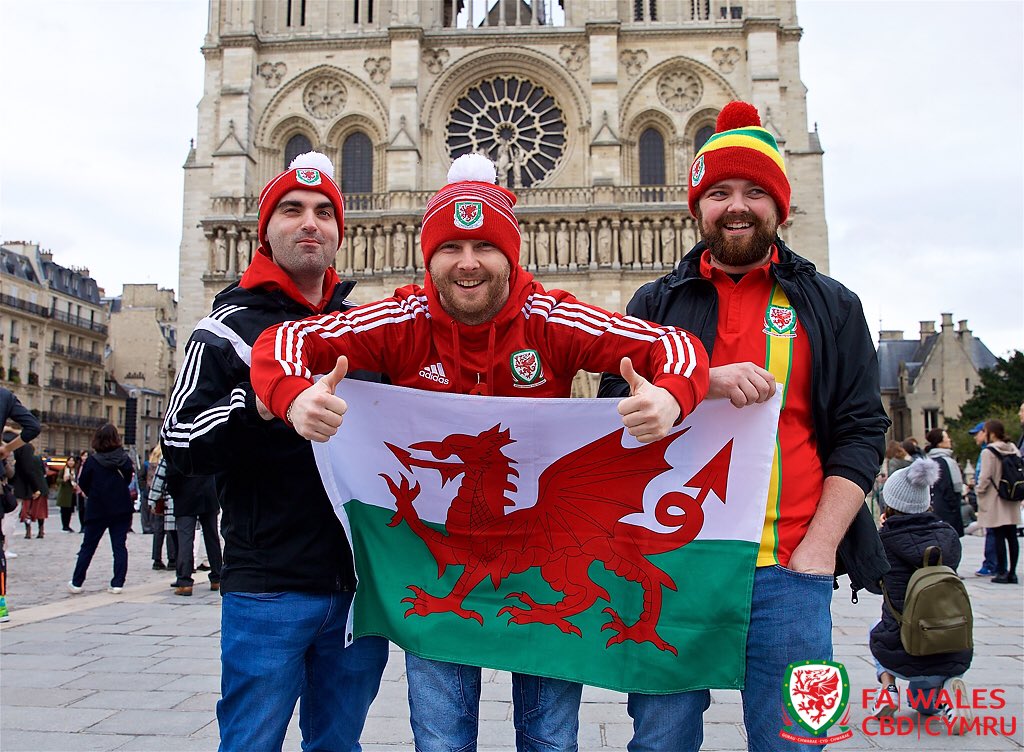 FAWales's tweet photo. 😀

Wales fans enjoying their afternoon in Paris! 🇫🇷 

#TogetherStronger https://t.co/9bSbm86Q93