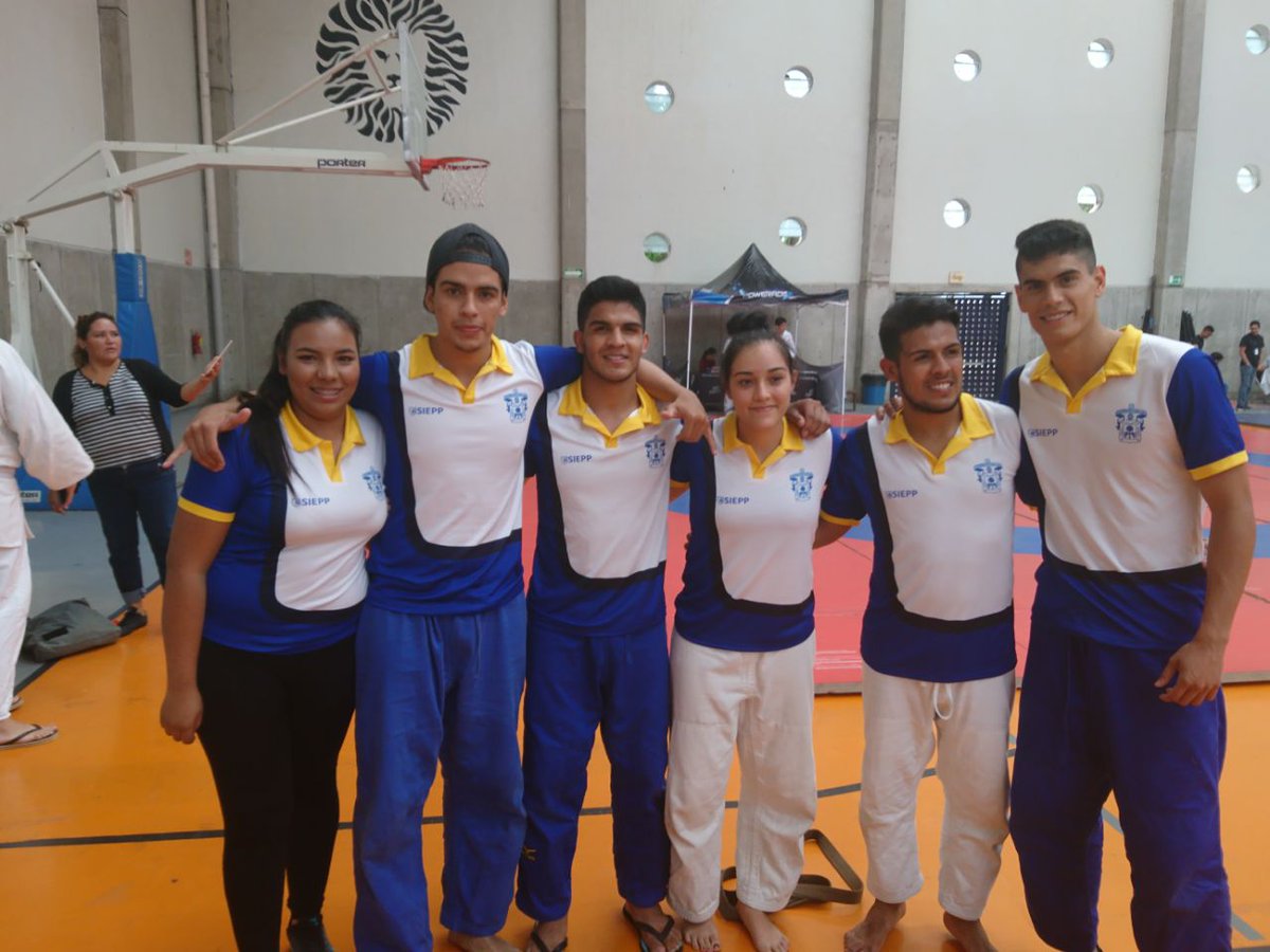 DeportesCUCEA's tweet photo. 5 oros y 1 plata para @CUCEA_OFICIAL en judo #intercentros2017 @albecesan @AlbCastellanos https://t.co/XoazLwxuar