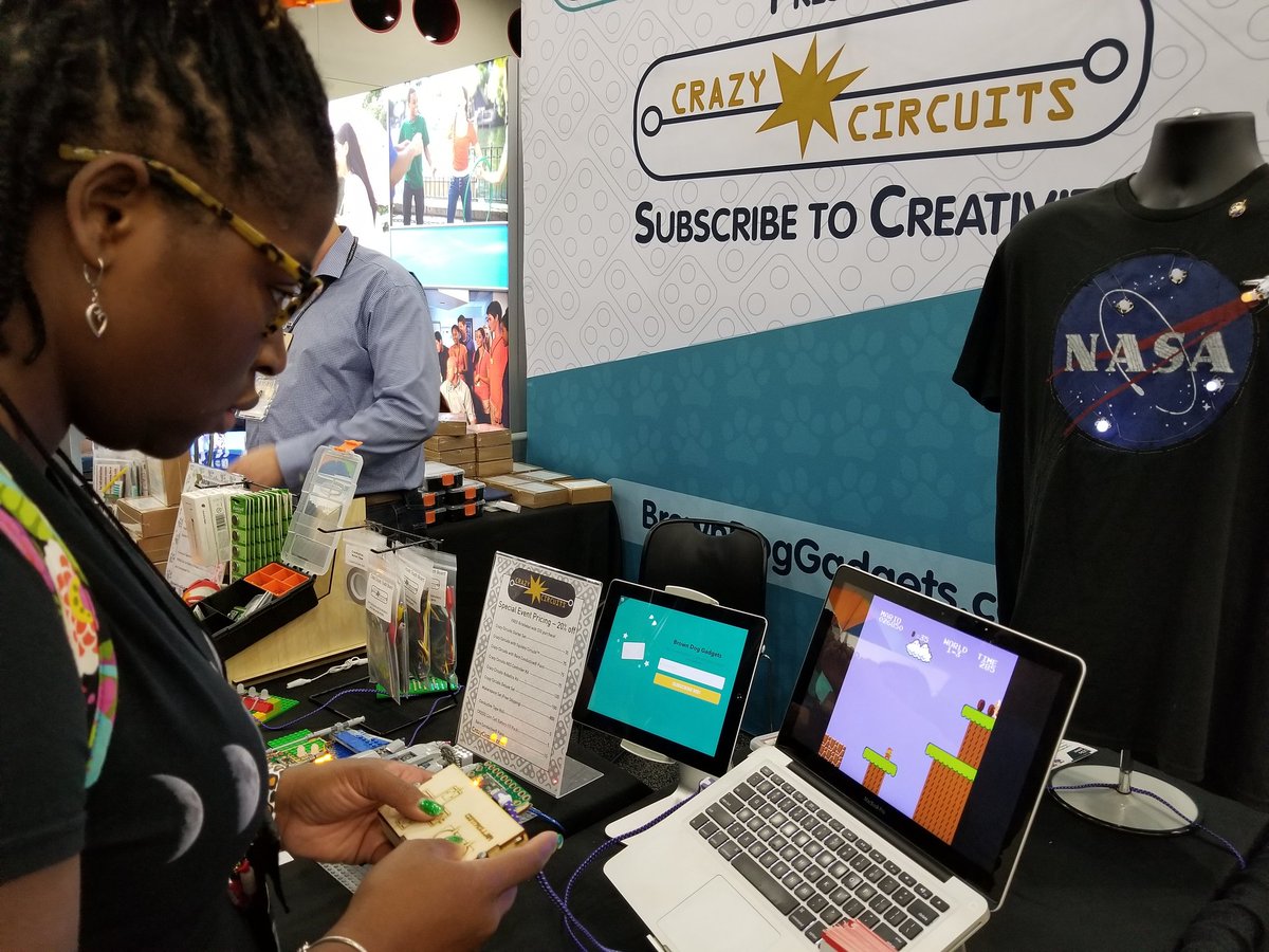 K_Hawkins73's tweet image. Playing w a homemade circuit NES controller from Brown Dog Gadgets. So cool w @crawfordsci7 #techiscool #CAST2017