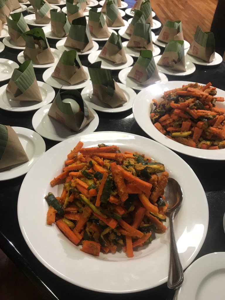 jillwaldbieser's tweet photo. Chinese pickles and nasi lemak from Saté Kampar for lunch. How lucky am I️? #FWS17 https://t.co/Qe9reVnk65