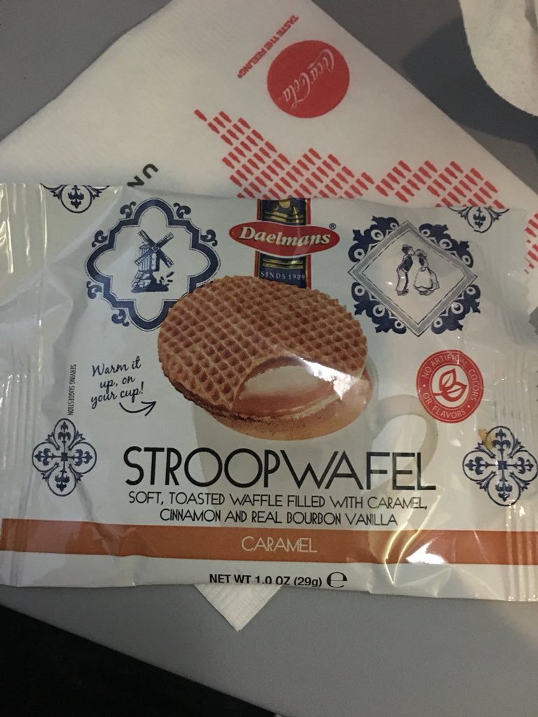 fuuurch's tweet photo. @itshec @united Counterpoint: the in-flight snack was pretty nice https://t.co/VHShi6FU3w