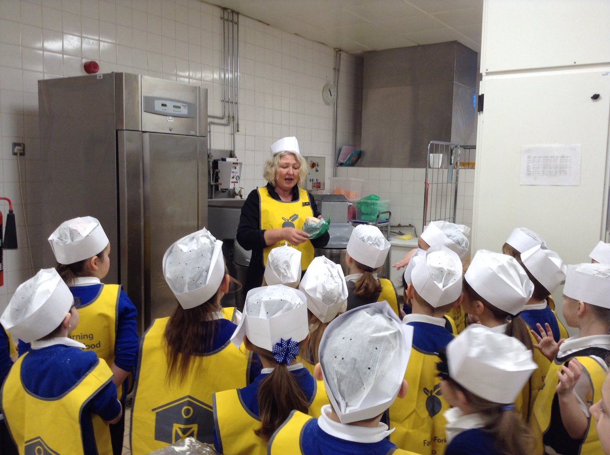 EgaTeachers's tweet photo. Big shout out to Angela @Tesco Hartlepool helping pupils learn where food comes from #FarmtoFork https://t.co/ExisVfLc39
