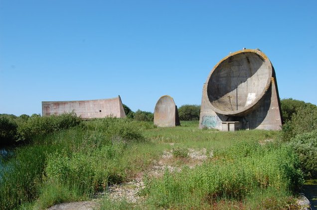 Robert Macfarlane (@robgmacfarlane) on Twitter photo Sound-mirrors, salt-marshes, radar ruins: today I met with <a href="/jimrossignol/">Jim Rossignol</a> of @bigrobotltd to explore collaborating on a new video game set in the eerier reaches of the British landscape... Sound-mirrors, salt-marshes, radar ruins: today I met with <a href="/jimrossignol/">Jim Rossignol</a> of @bigrobotltd to explore collaborating on a new video game set in the eerier reaches of the British landscape...