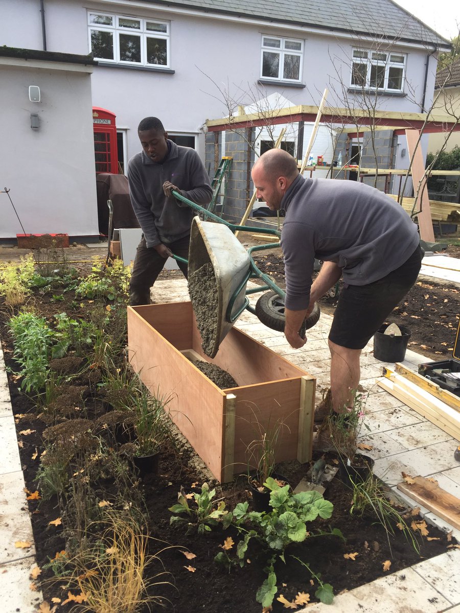 RachelPSDesign's tweet image. The making of a poured concrete bench with @BurnhamLandscap