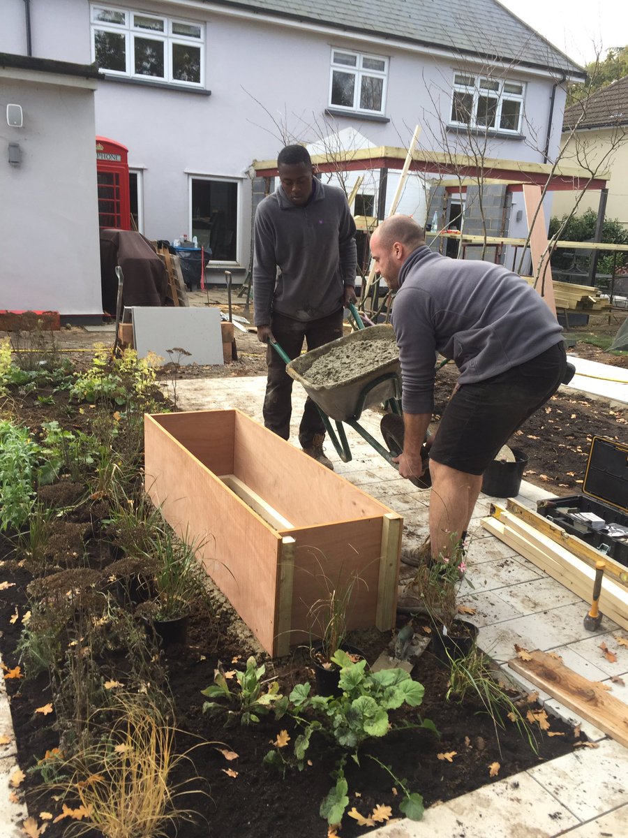 RachelPSDesign's tweet image. The making of a poured concrete bench with @BurnhamLandscap
