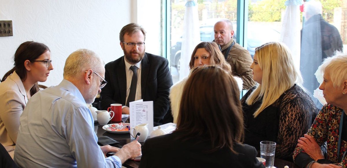 jeremycorbyn's tweet photo. Thank you @LauraPidcockMP for inviting me to talk with your constituents about how Universal Credit is affecting their lives. The Government must pause and fix Universal Credit before it is rolled out to any more areas. https://t.co/RBM7pW2eq8