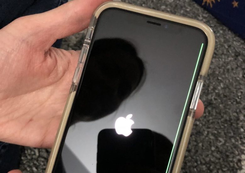 cultofmac's tweet photo. iPhone X owners hit by ‘Green Line of Death’ https://t.co/fbKQLAVKzF https://t.co/BGZqFGcBr3