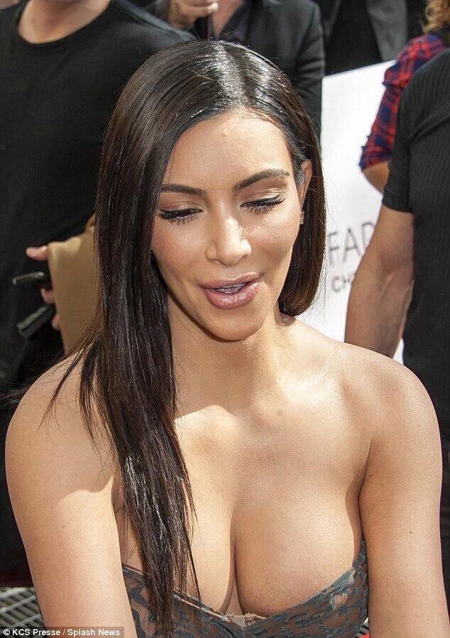 USAGirlss's tweet photo. Omg😭Kanye west Posted  Jaw Dropping Nude Pics Of Kim Kardashian Damn You Never Seen Before (#21 Photos) 😜Must See 👉https://t.co/I0zMvggeMI https://t.co/u7UM3rz8ya