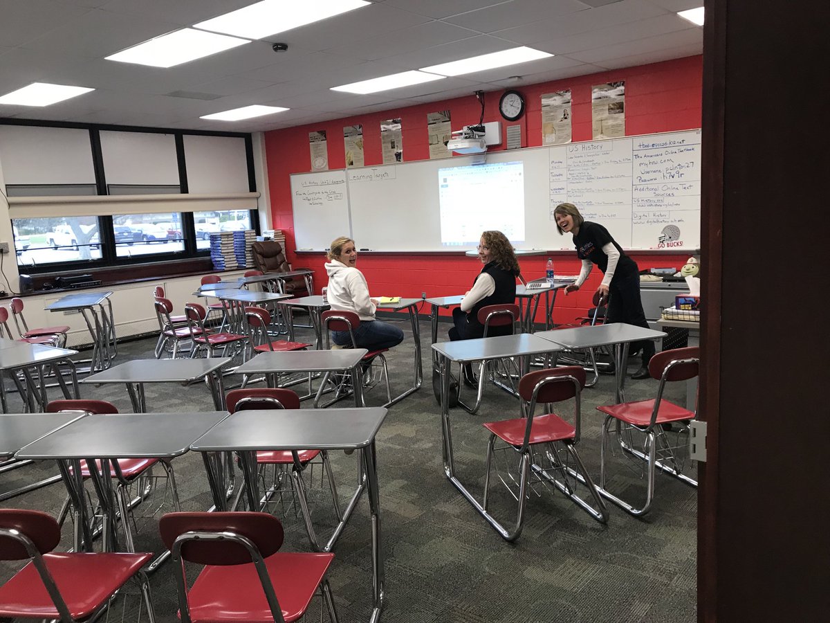 WiredEducator's tweet photo. Thank you @cmdanhoff for your amazing leadership and innovative ways to teach. You are awesome. #PCPD2017 goosechase and more! So giving of your time and skills. https://t.co/v3bQpAgmg2