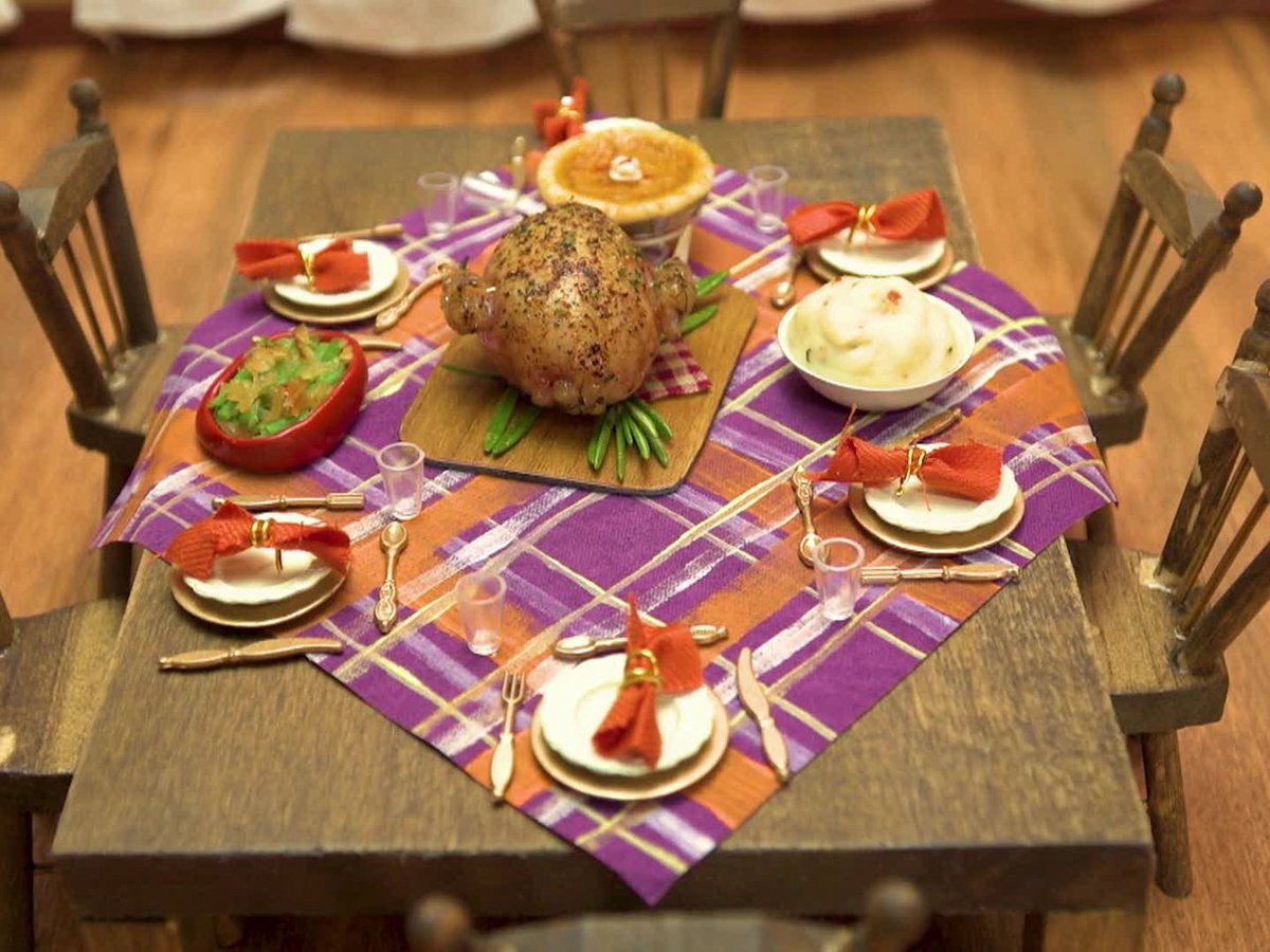 FoodNetwork's tweet photo. You’ve got to see how this miniscule feast
was made. Watch #TeenyTiny Thanksgiving tonight @ 10:30|9:30c. https://t.co/HHSGyj4rVx