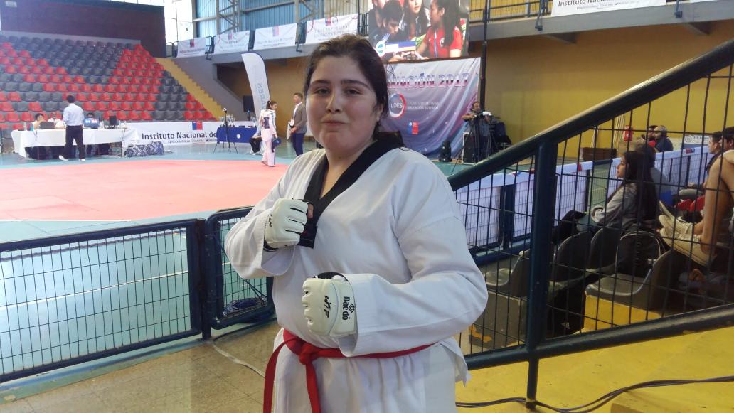 INDChileOficial's tweet photo. #LDES2017 Sofía Espinoza de la U. de Concepción se proclamó campeona nacional de taekwondo en intermedio categoría +67 kilos #FinalesLDES https://t.co/7x1ojMQuGs
