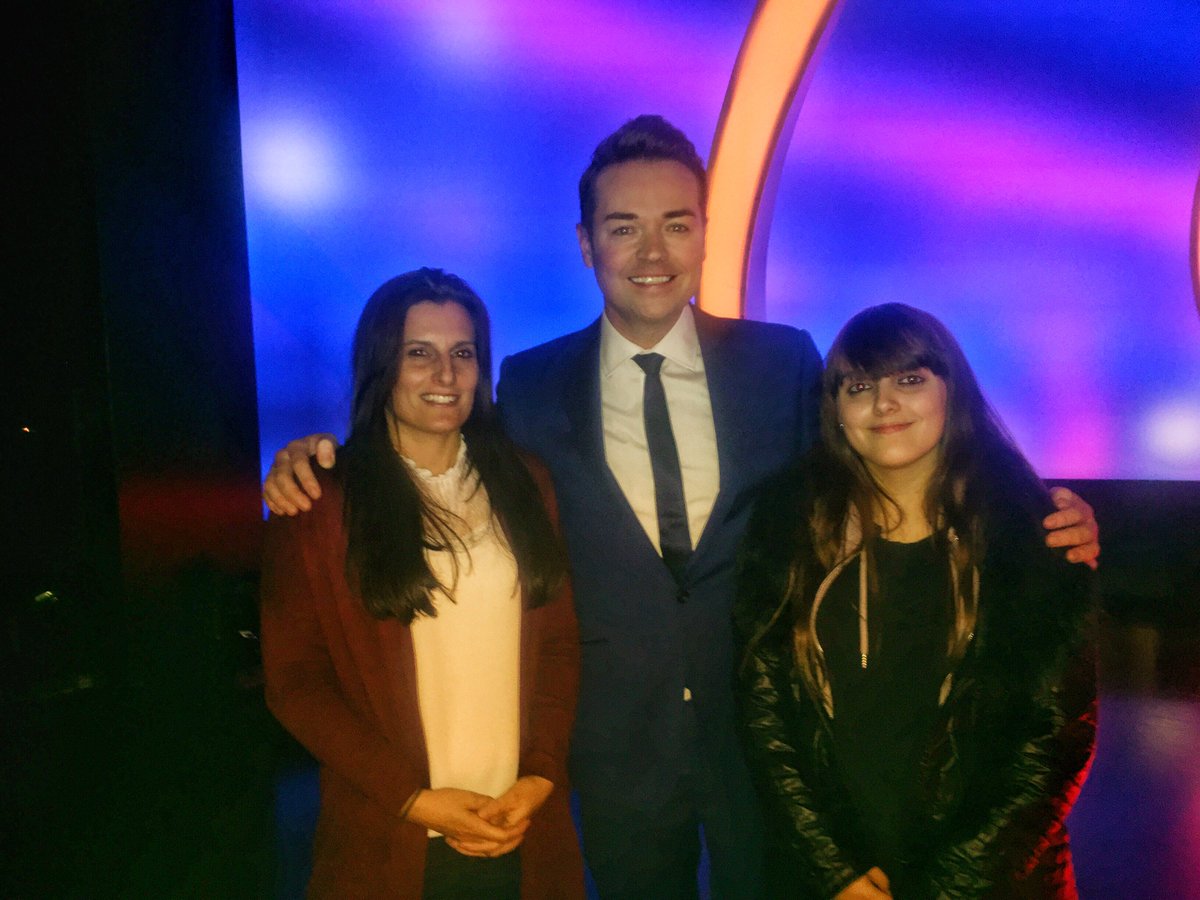 PlayCatchphrase's tweet photo. Shout out to our competition winners here with the lovely @StephenMulhern at the filming of a @Catchphrase celeb special this week... and they guessed nearly all the answers right! 🙌🏽  

Download the game to see how many catchphrases you can guess? Link in bio https://t.co/4GBdBO10PW