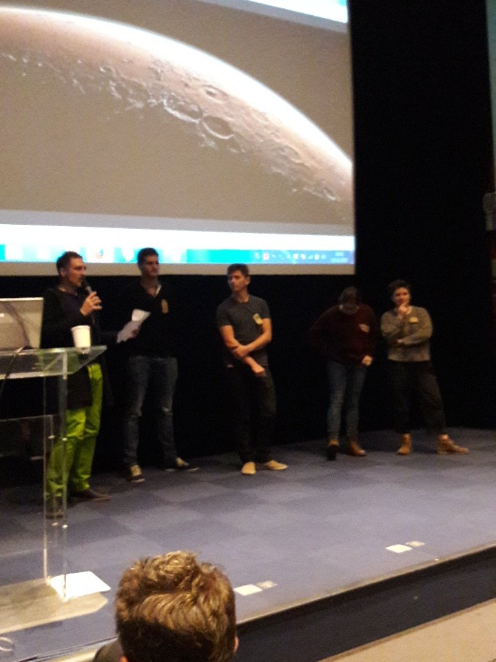 museomixidf's tweet photo. #lesReveursLunaires le #MoovLab partir à la rencontre de nouveaux publics et du #nonpublic. de l'immersif et du ludique montrer la science https://t.co/IPgOU06Uj7