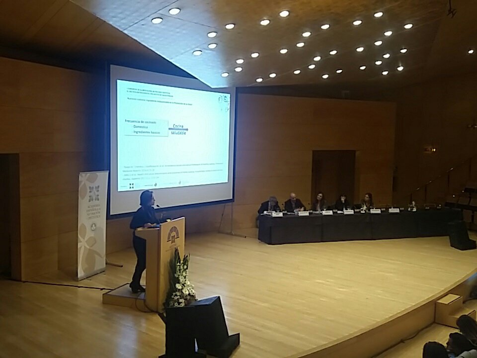 ColProfDNAragon's tweet photo. Tenemos que conseguir que una cocina saludable sea a la vez placentera para conseguir una mayor adherencia #CongresoDN2017 @aedninforma @CGDNE https://t.co/Ez707RvasY