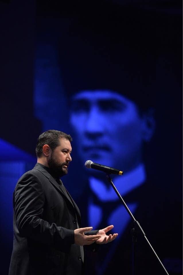 MuratpasaBld's tweet photo. 6. Uluslararası Antalya Gitar Festivalimize 10 Kasım Konseri geceye damga vurdu.
Komşularımızla birlikte Hacettepe Gitar Orkestrası eşliğinde Atamızı andık.
Atamızında söylediği gibi;
“Sanatsız kalan bir milletin hayat damarlarından biri kopmuş demektir.” #10Kasım #OradaDur https://t.co/T5JkbAIxHE