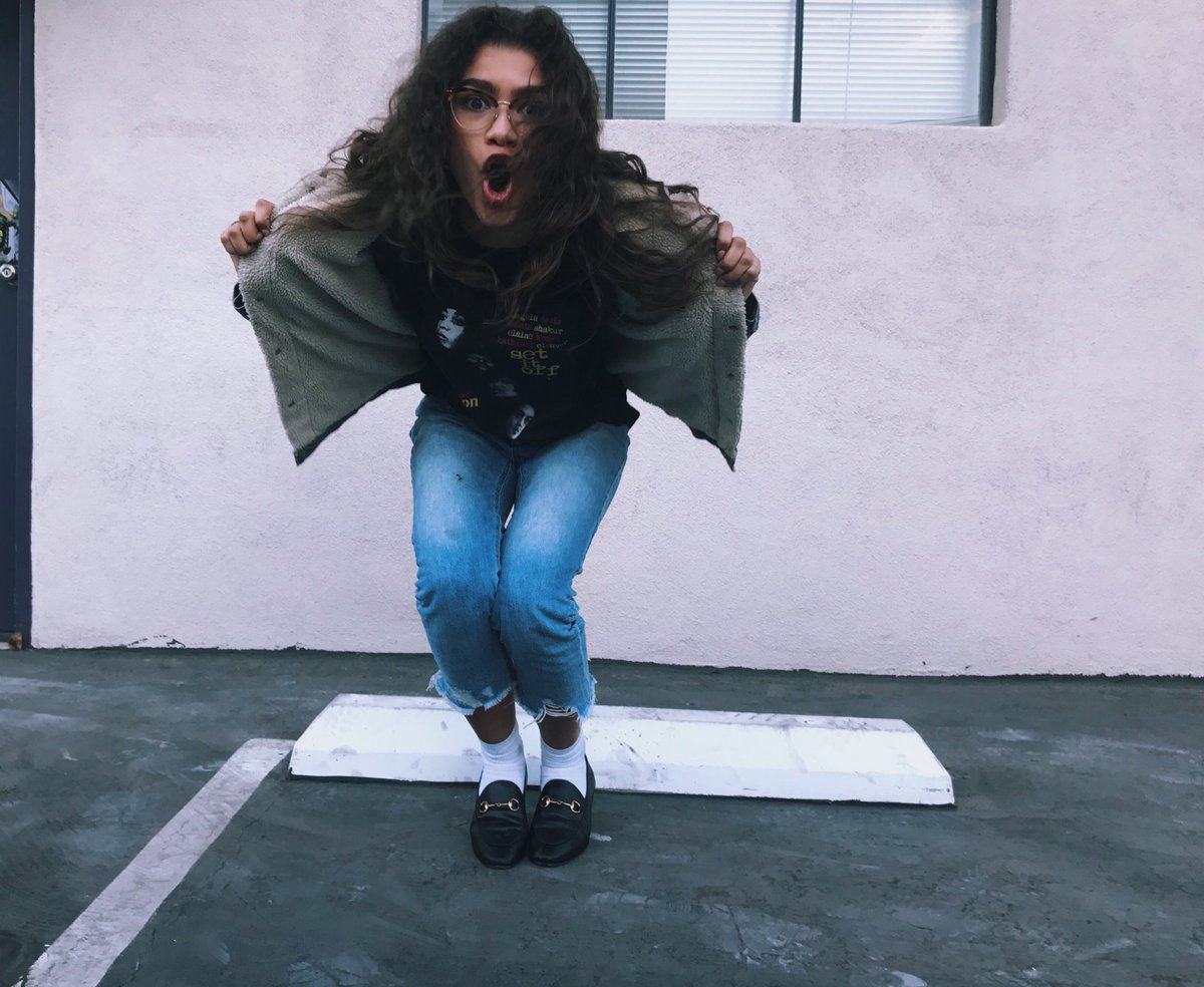 Zendaya's tweet photo. Set it off https://t.co/06gmolZU5R