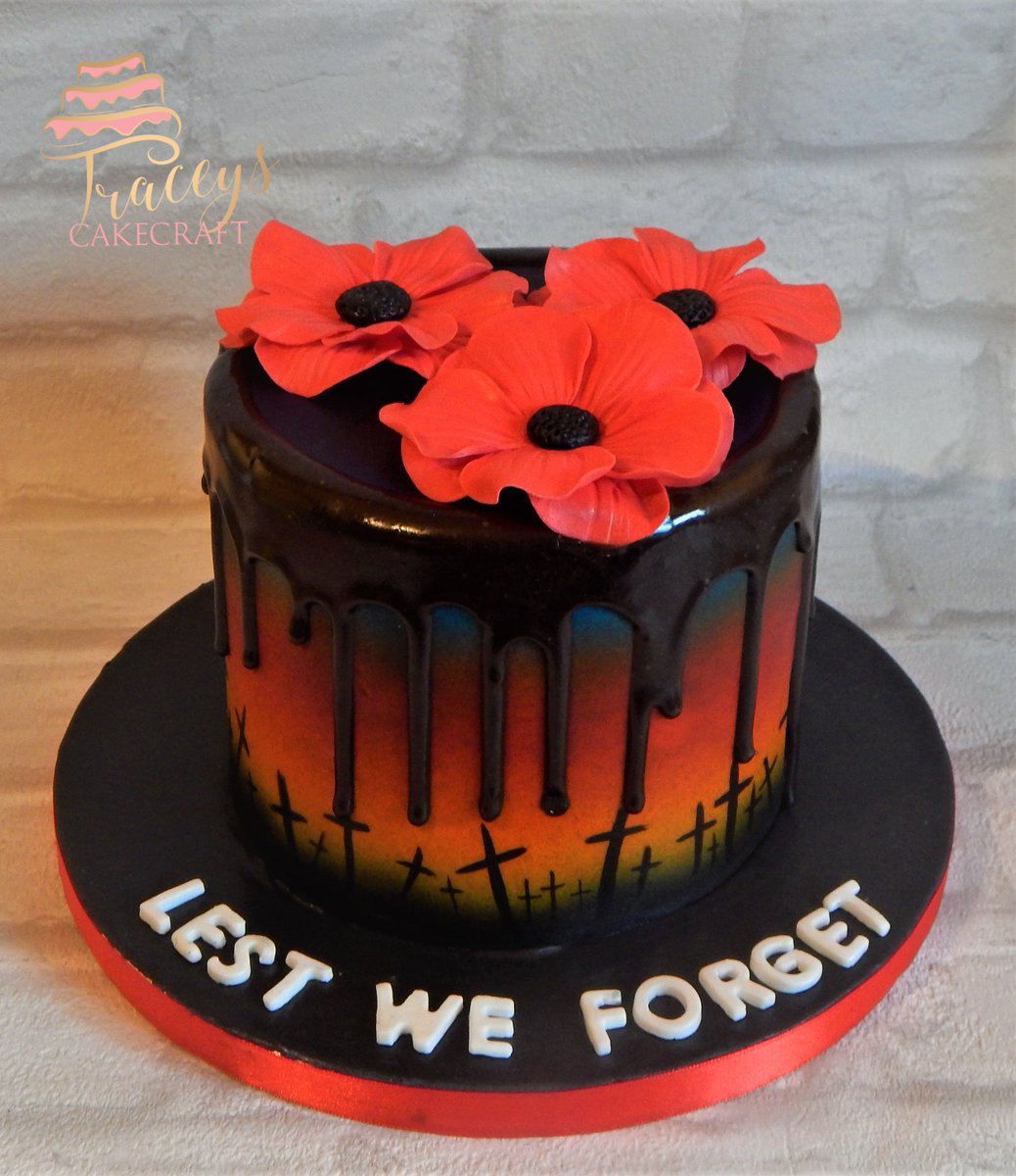 TSCakeCraft's tweet photo. My amazing daughter made this for a college bake off today! #proudmummy #cake #RemembranceDay2017 #LestWeForget #poppy #baking #talent @CakeMasters @CakeDecMag @CakeStuffLtd #TweetMaster https://t.co/GpYxFI3I30