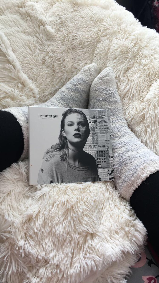 moonstonehighs's tweet photo. Am I artsy yet #buyreputation https://t.co/iyAToCF8cr