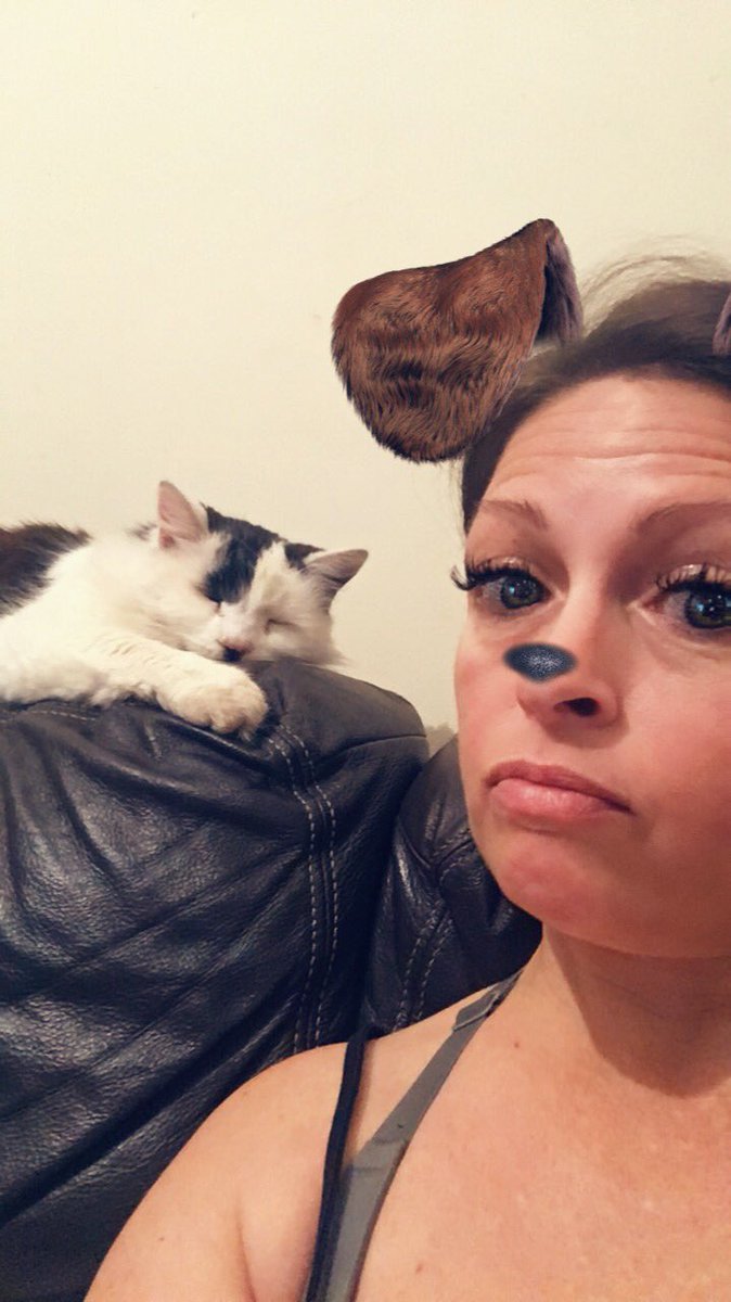 DeeWebster07's tweet photo. 4day weekend for meeee! 💕 Bfriends bday celebrations 🎉  starts with chilling https://t.co/H2og66hxtC
