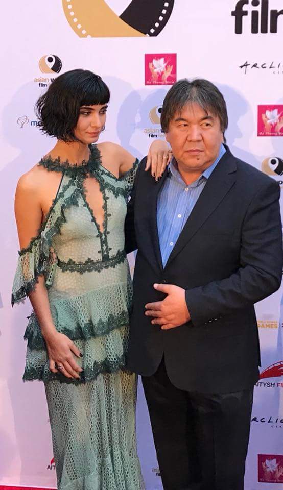 ayperis's tweet photo. @TubaBustun and Sadyk Sher Niyaz at the #AsianWorldFilmFestival #TubaBüyüküstün ile Kırgız yönetmen Sadık Şer Niyaz #AsianWorldFF @asianworldff https://t.co/XFibh3zGyf