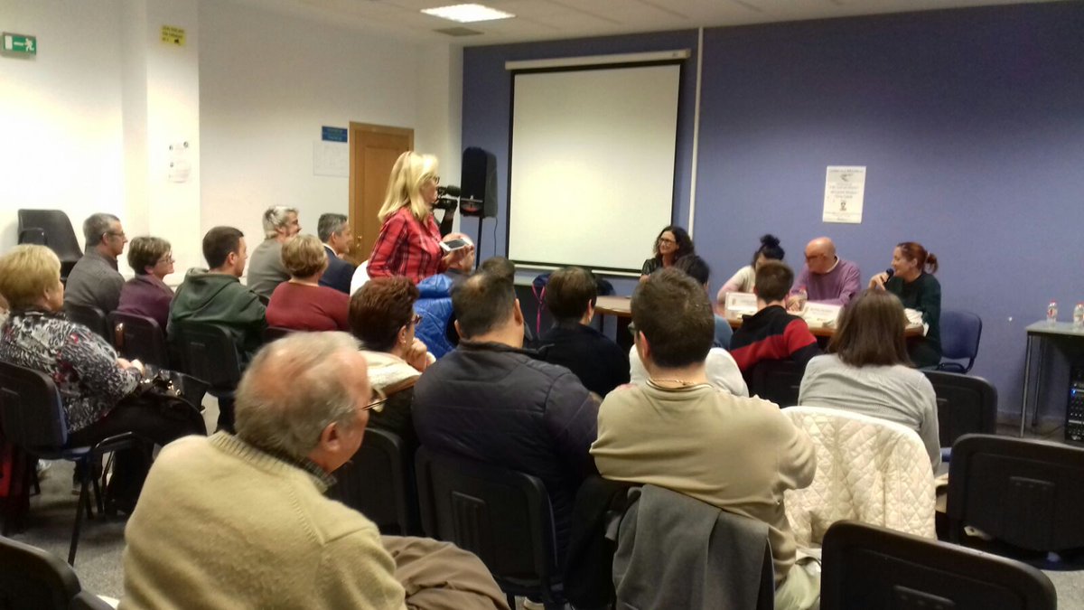 Vincle_Ed's tweet photo. Ja estem a la Pobla de Vallbona començant una nova presentació del #AMiQueEmPassa. Seguim amb el #BonitaOnTour! https://t.co/QPl2PbosDV