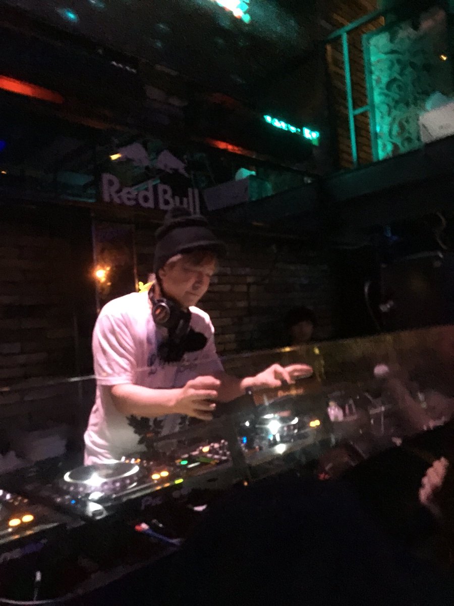 nakonekonyan's tweet photo. ポンポンお帽子似合う奇跡の58ちゃい 可愛い💕
#SHEVAL #小室哲哉 #DJTK https://t.co/JIB1Csdbcp