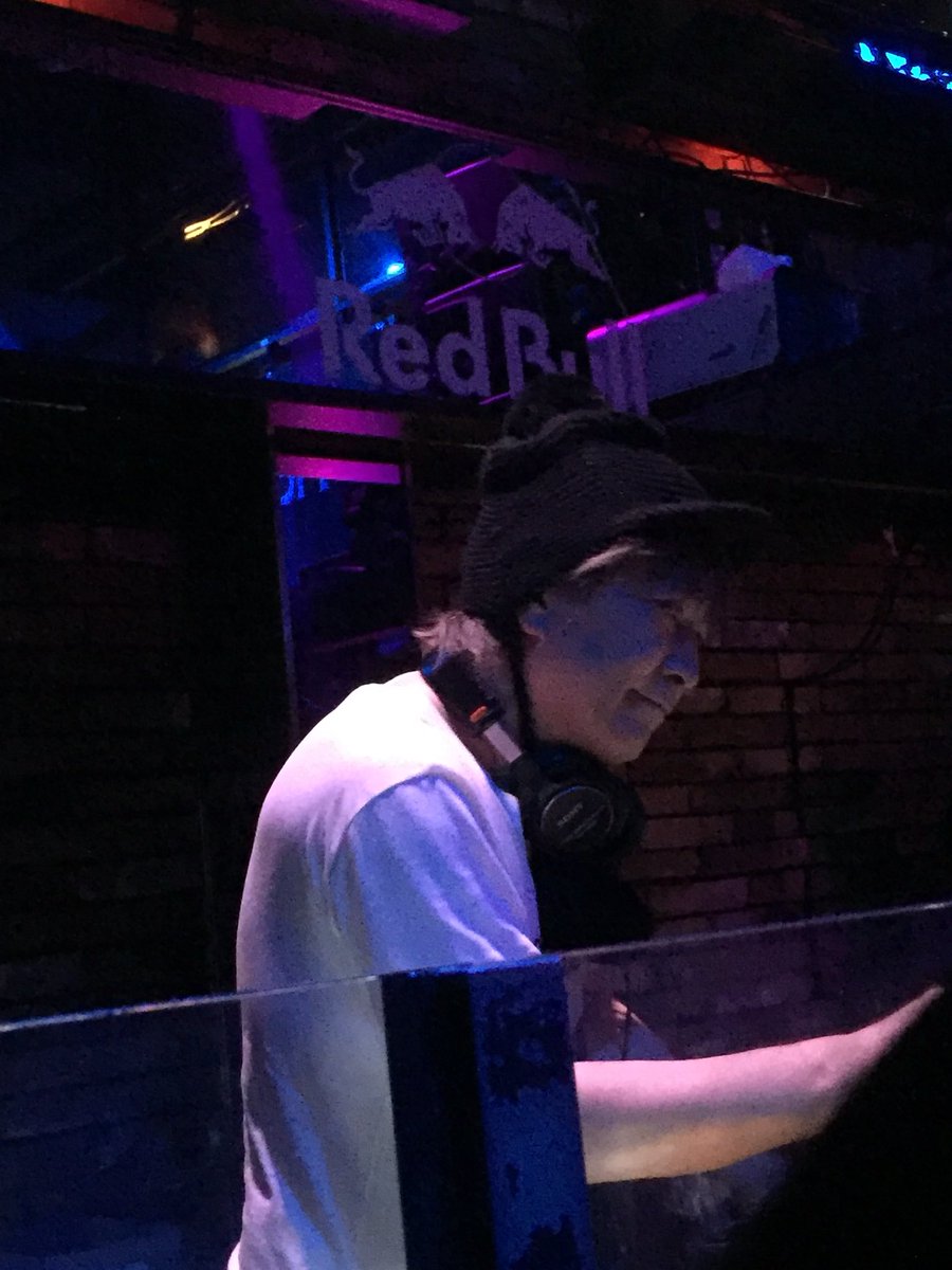 nakonekonyan's tweet photo. ポンポンお帽子似合う奇跡の58ちゃい 可愛い💕
#SHEVAL #小室哲哉 #DJTK https://t.co/JIB1Csdbcp