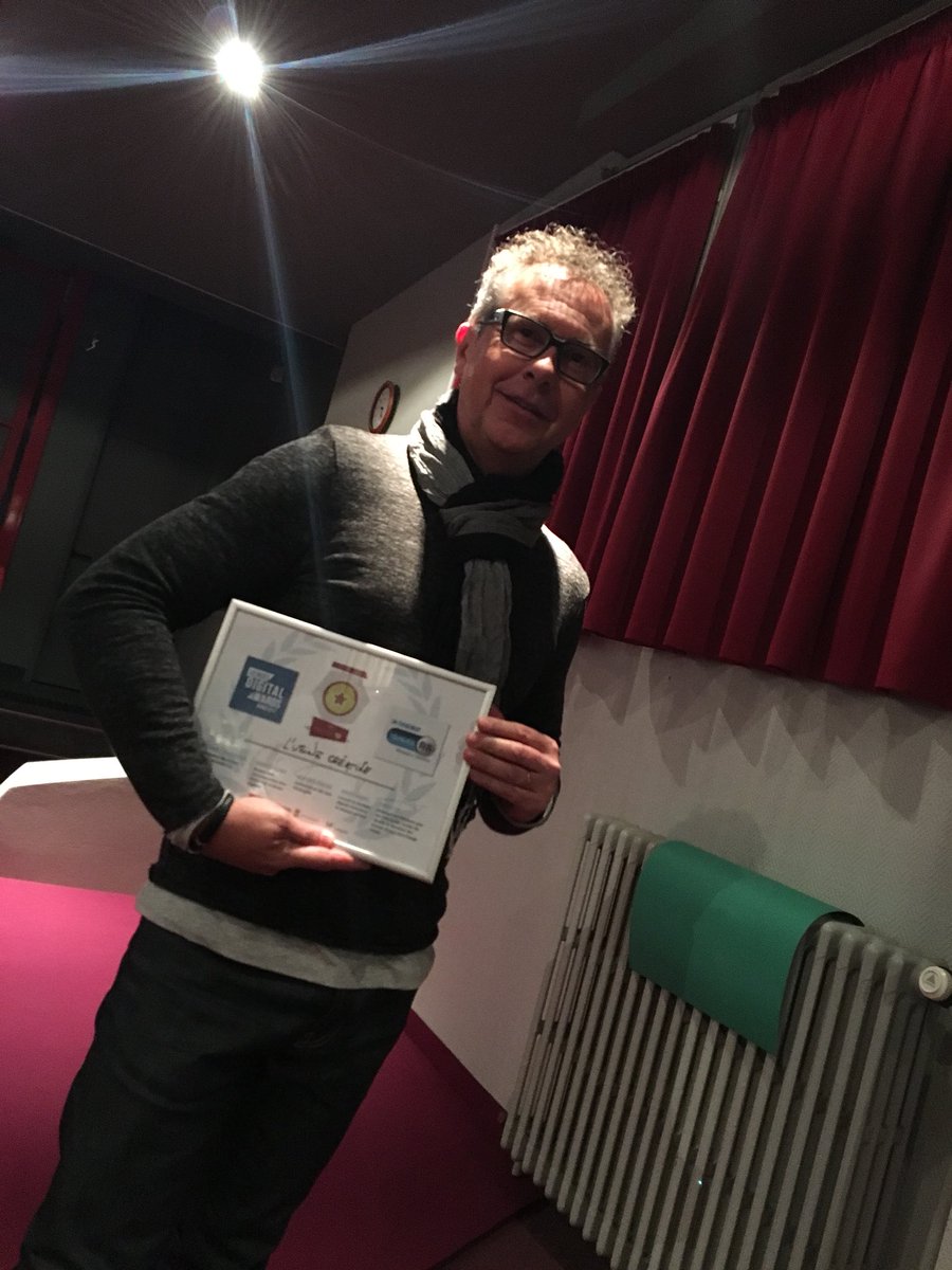 lusinecreative's tweet photo. 😍😍😍😍😍👏 prix coup de cœur pour notre espace de #coworking !!! Merci @VendeeRS #VDA2017 https://t.co/OLWqkCEFfr