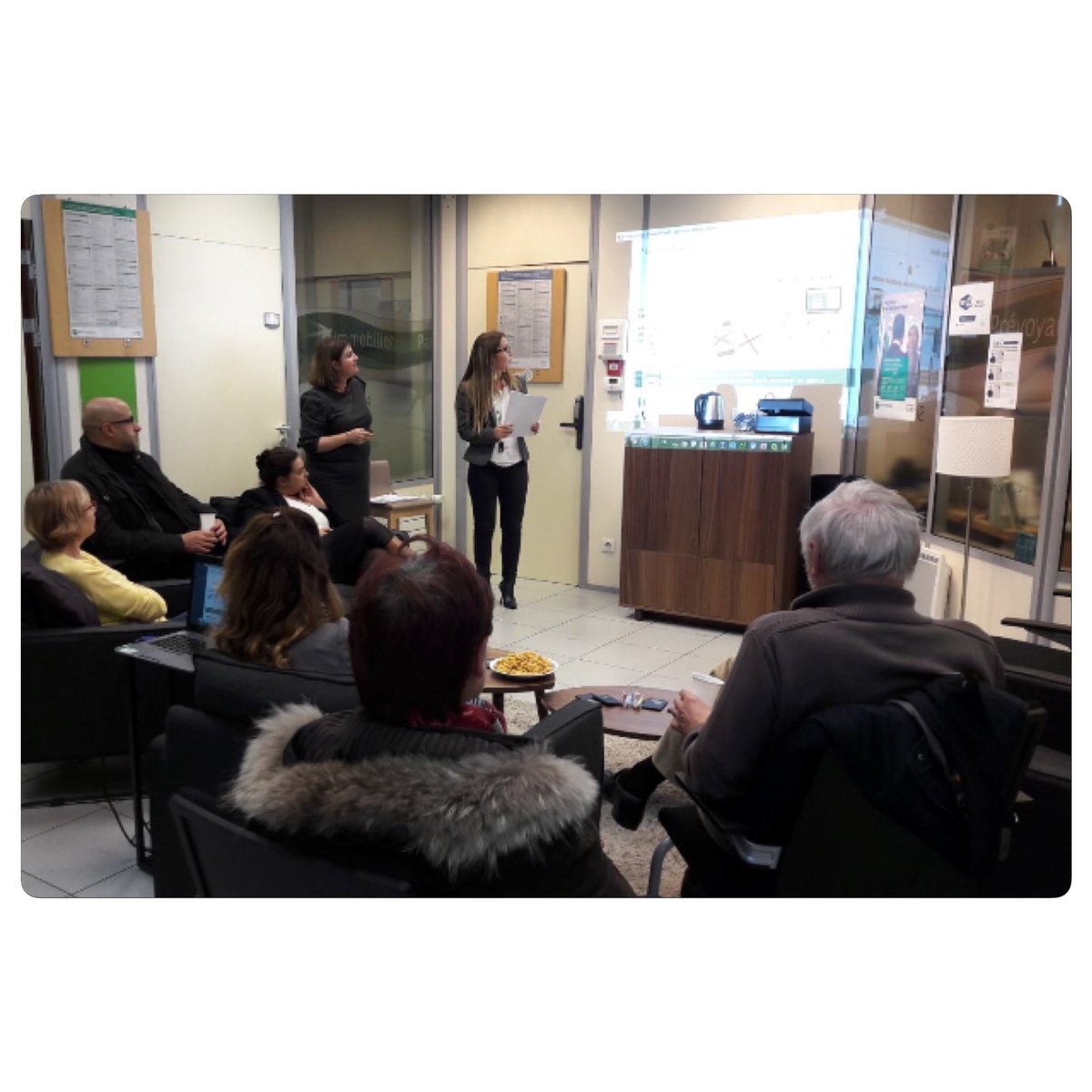 Bnppsaintleu's tweet image. Atelier organisé sur la cyber sécurité pour nos clients ce jour sur l&apos;agence de Saint leu la forêt. Merci à @sebsylmarie pour son intervention #bnpparibas #digital #cybersecurite #preferenceclient