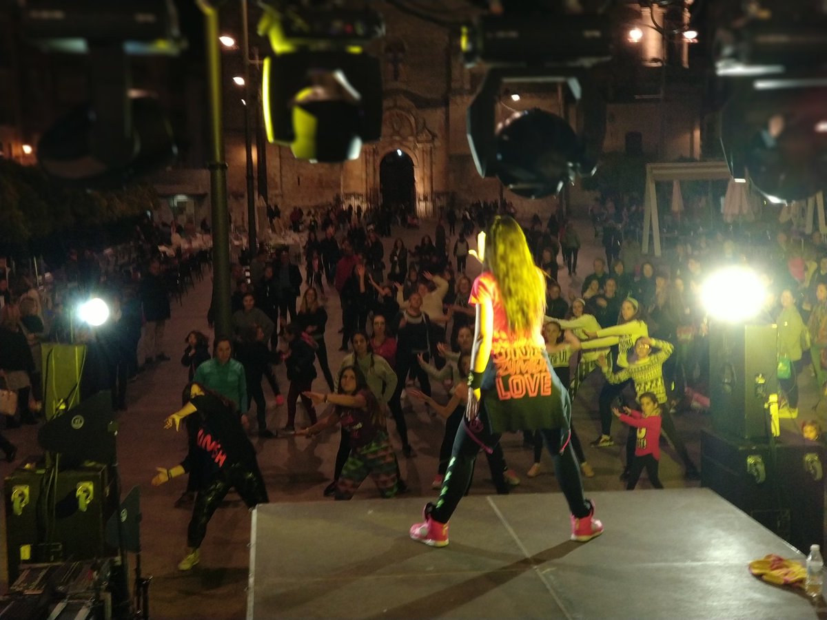 SDMlucena's tweet photo. Momentos Master Class Zumba Batuka y Combat en la Plaza Nueva hoy de 18:30 a 20:30 https://t.co/tJXRjxtUwV