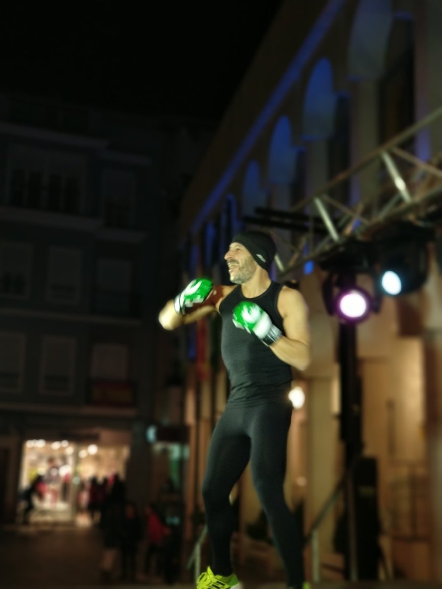 SDMlucena's tweet photo. Momentos Master Class Zumba Batuka y Combat en la Plaza Nueva hoy de 18:30 a 20:30 https://t.co/tJXRjxtUwV
