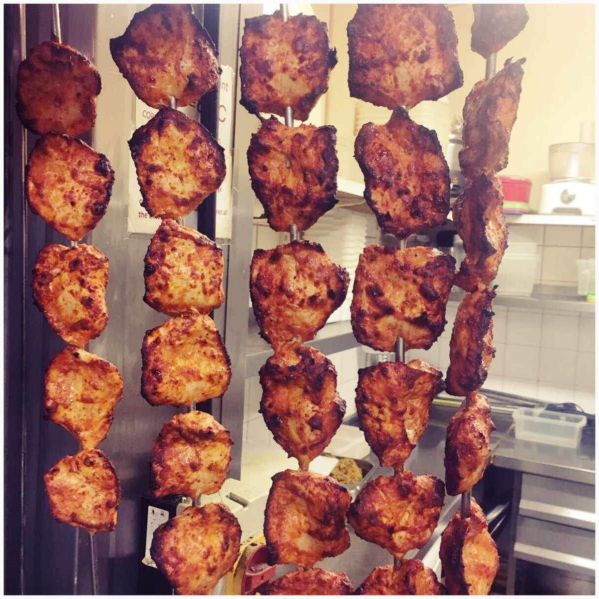 NewDilliRest's tweet photo. Freshly cooed lal chicken tikka https://t.co/pGdVEnXJXv